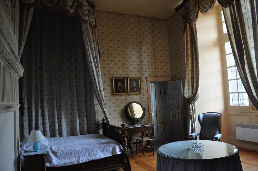 Chateau De Lanquais Bed & Breakfast Exterior foto
